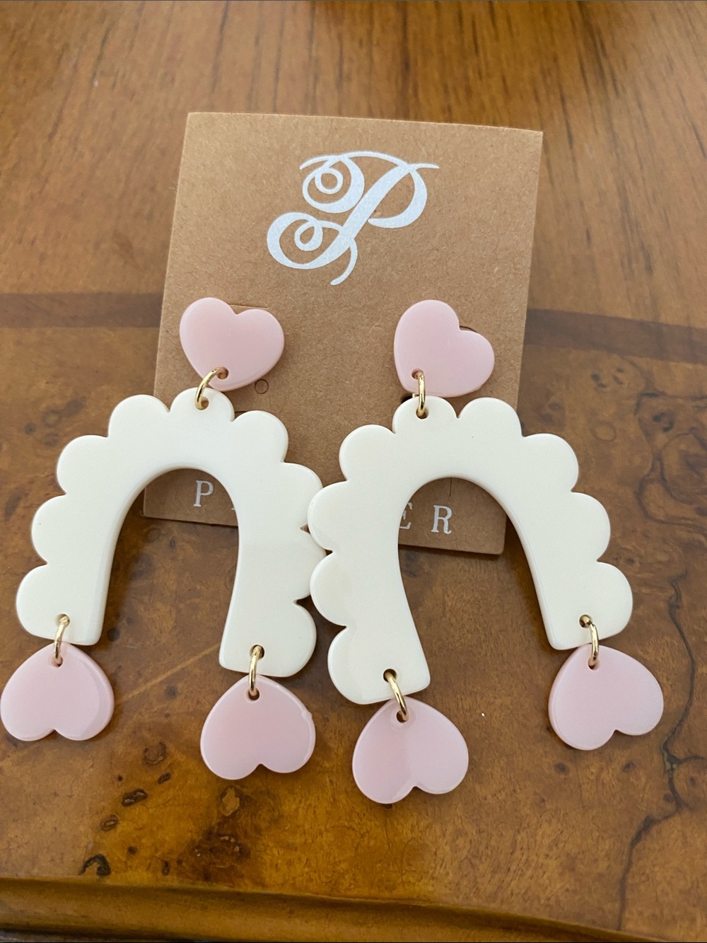 Plunder Pink & White Scalloped Arch Heart Dangle Earrings